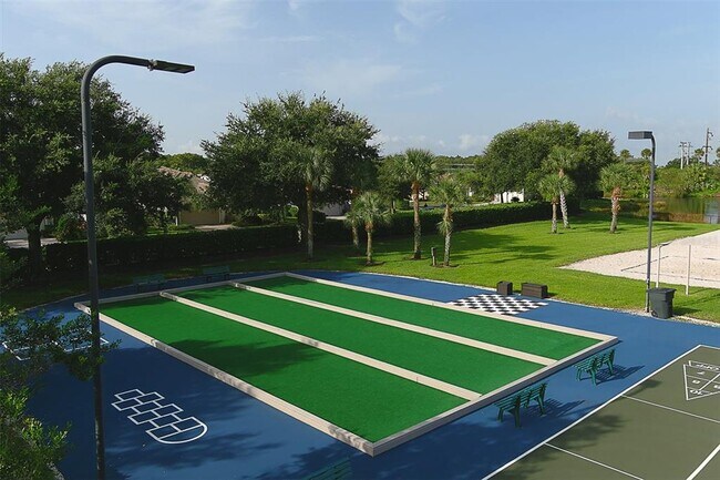 Building Photo - 819 Fairwaycove Ln