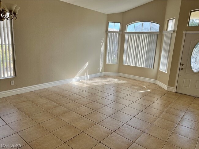 Building Photo - 5705 Cliff Point