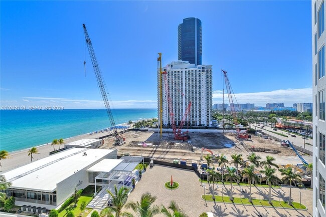 Building Photo - 18911 Collins Ave