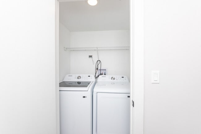 Building Photo - 1907 S Racine Ave