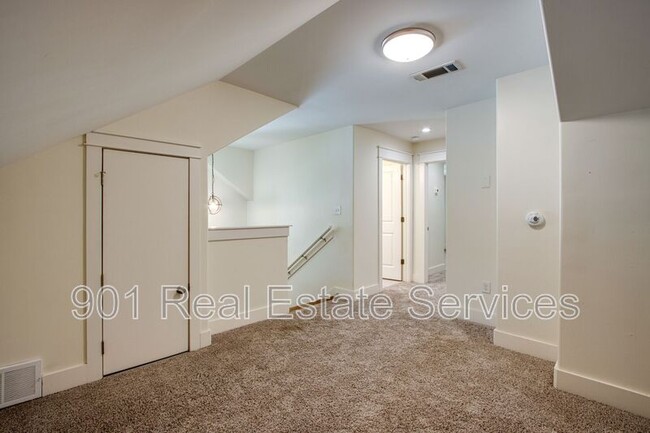 Building Photo - 1805 Lyndale Ave