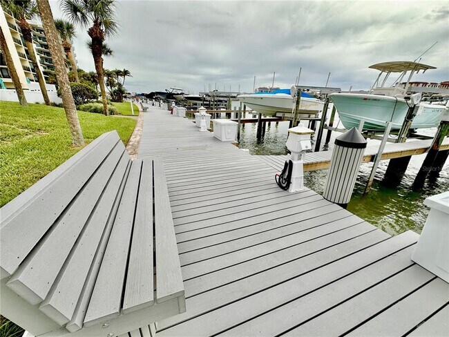 Building Photo - 690 Island Way