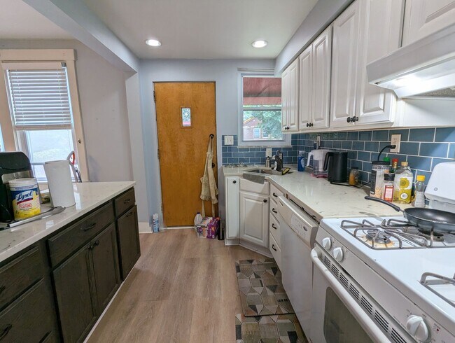 Building Photo - Cozy 3 bedroom 1 Bathroom Home (Squirrel Hill South)