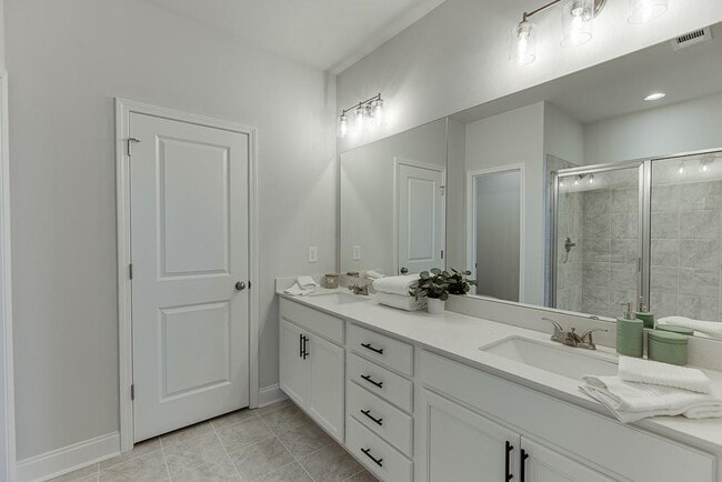 Building Photo - 1276 Ainsworth Alley