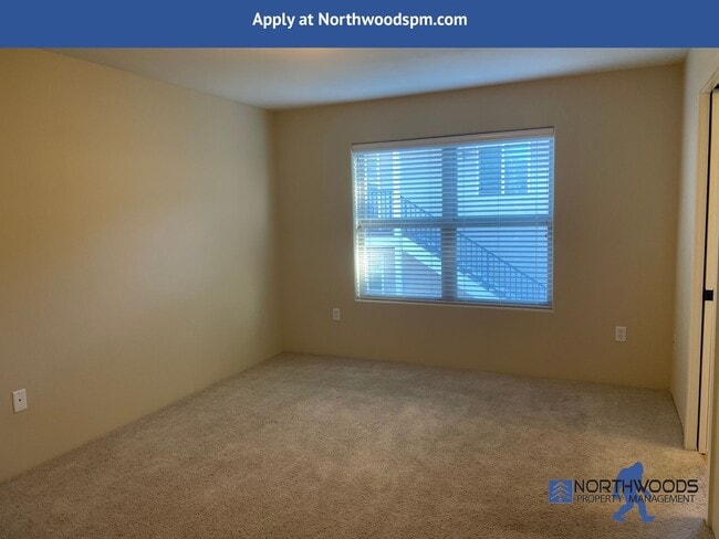 Building Photo - Beautiful 2 Bedroom 2.5 Bath Townhouse in ...