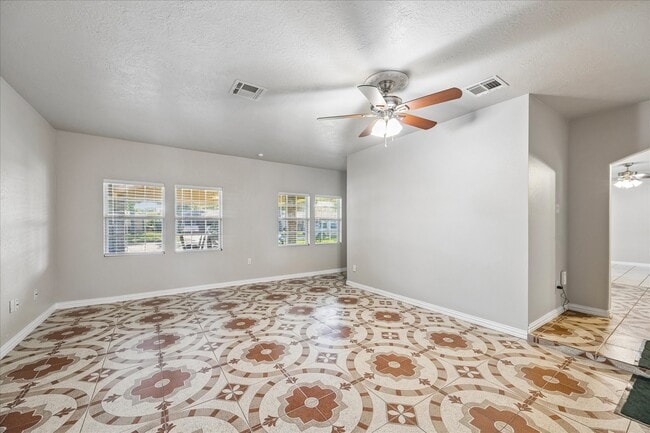Building Photo - 8403 Meadowshire St