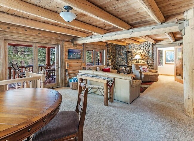 Building Photo - Charming Mountain Home