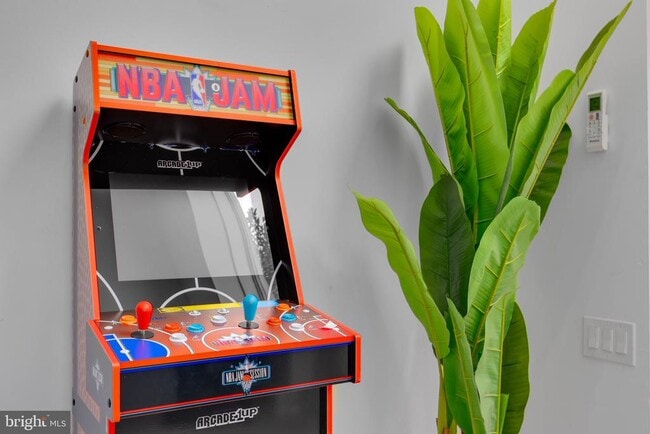 Building Photo - 528 N 22nd St