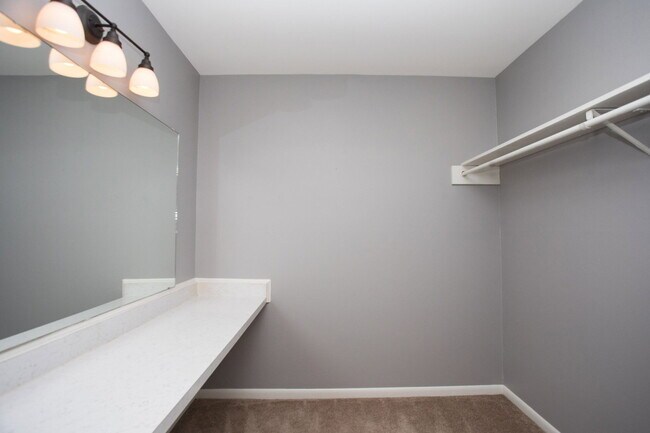 Building Photo - 2416 S 5th St