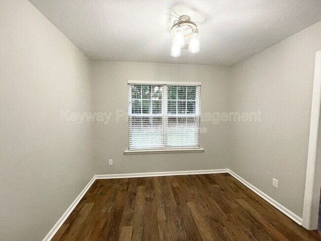 Building Photo - 1391 Watsonia Dr
