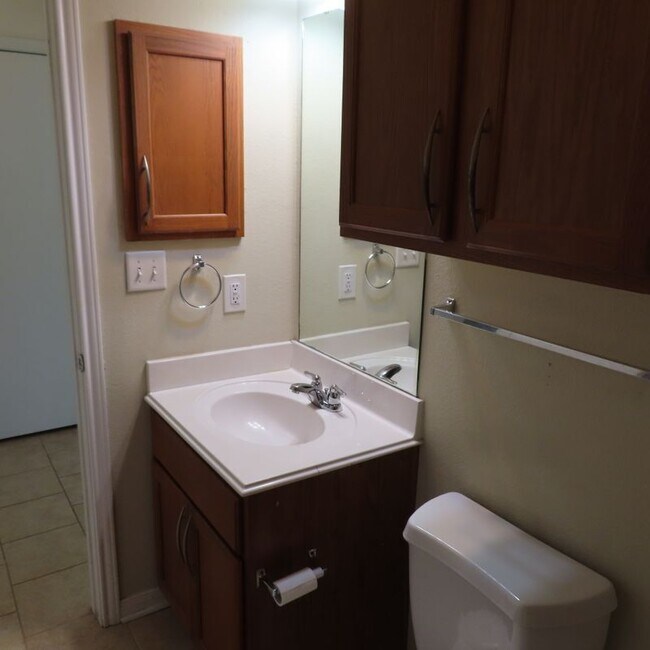 Building Photo - 4115 McFarland Dr