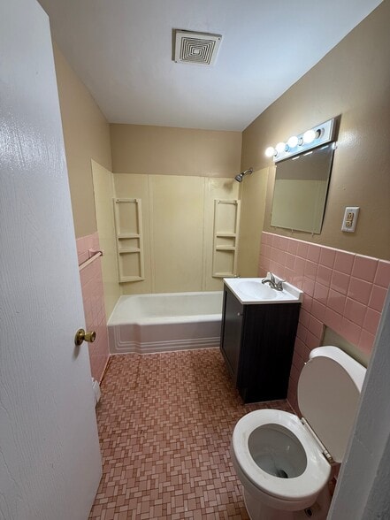 Building Photo - 1115 York Ave