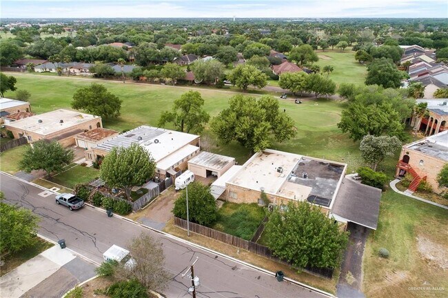 Building Photo - 10 Marinel Ln