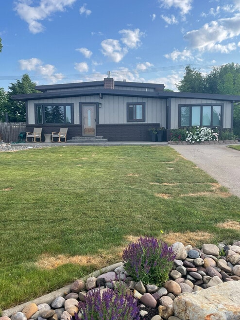 Building Photo - 3207 15th Ave S