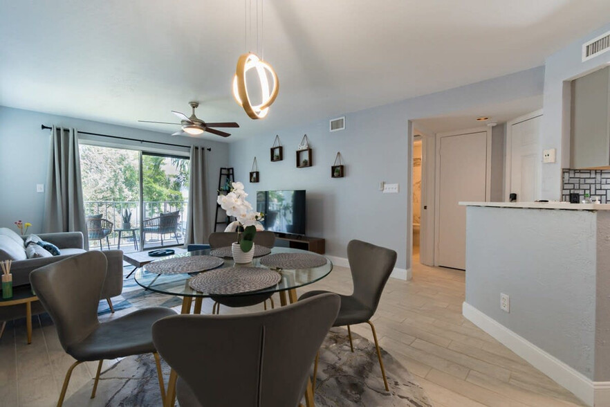 Building Photo - 650 Island Club Dr