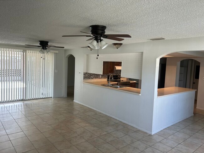 Building Photo - 7204 Brentwood Dr