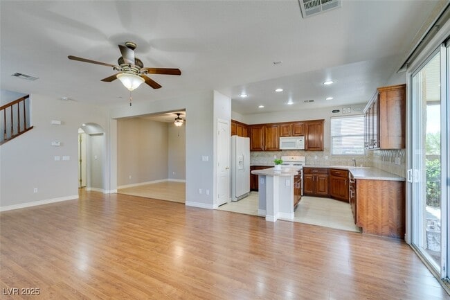 Building Photo - 9005 Semillon St