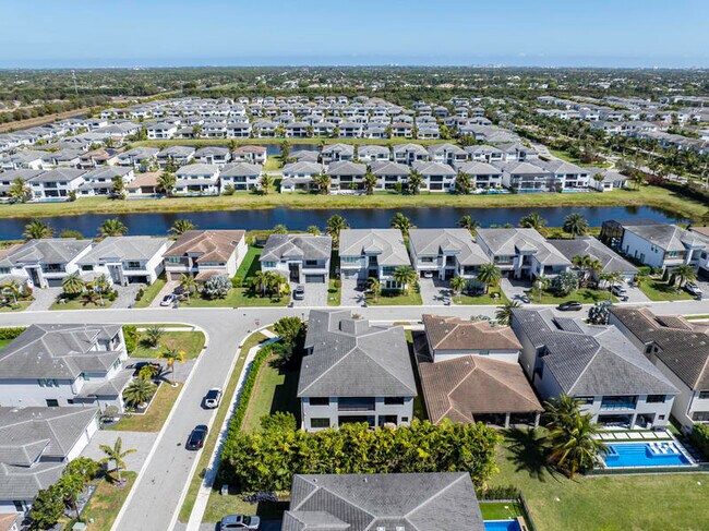 Building Photo - 17081 Five Waters Ave