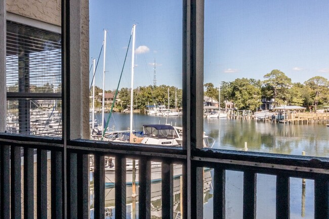 Building Photo - 1 Bedroom Waterfront Unit in Marina Villa ...