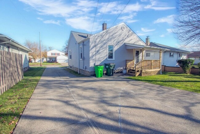 Building Photo - Looking to be in town? Hotel/Motel not for you? Look no further!