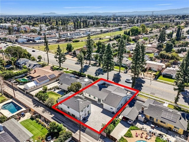 Building Photo - 18221 Chatsworth St