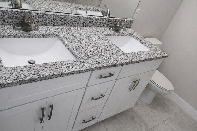 Building Photo - 2600 NW 4th Ave