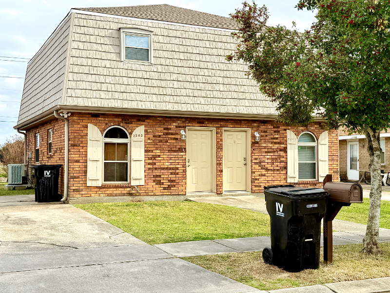 Building Photo - 3561 Kings Dr