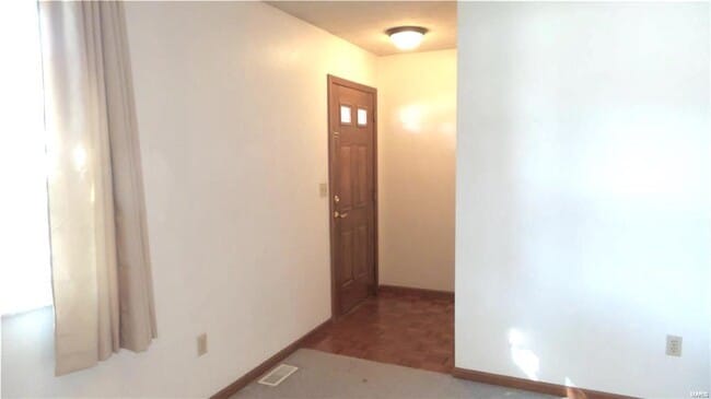 Building Photo - 105 Twin Oaks Dr