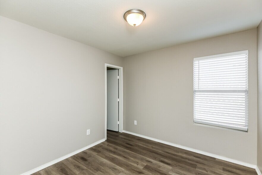 Building Photo - 6605 Meadow Way Ln