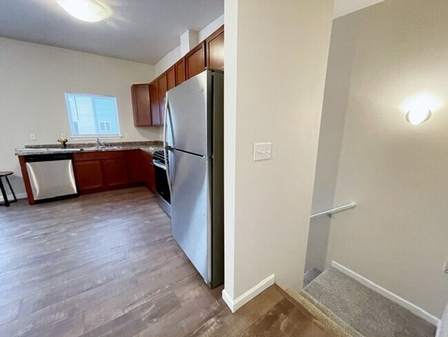 Building Photo - 137-137 Willow View Circle