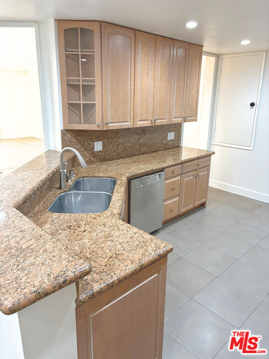 Building Photo - 2340 Century Hill