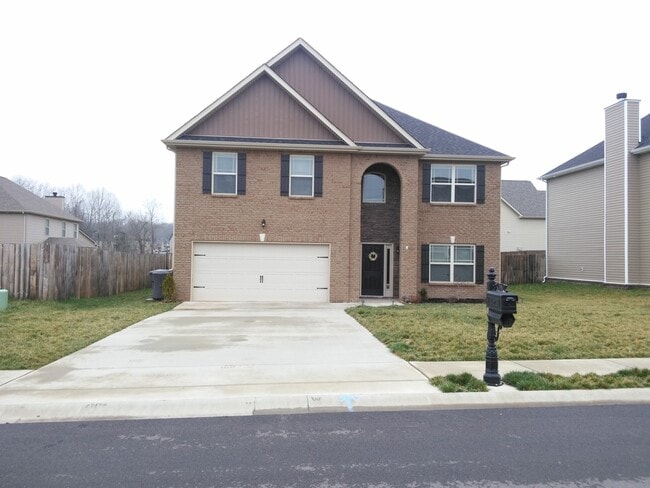 Primary Photo - Beautiful 5 Bedroom, 3 Bath home located n...