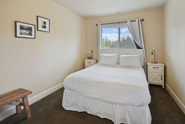 Building Photo - 60999 SE Geary Dr