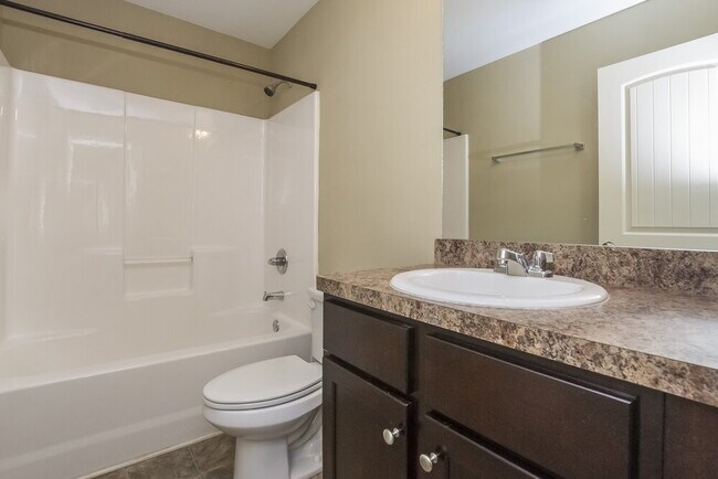 Building Photo - 520 Hill Crest Cir