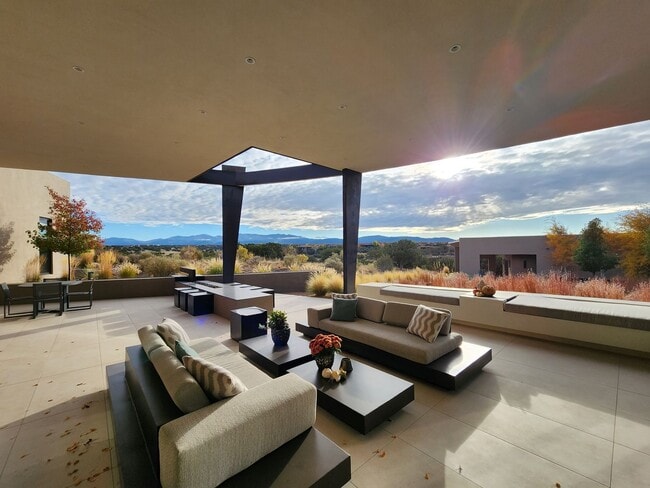 Building Photo - 36 Plz del Centro