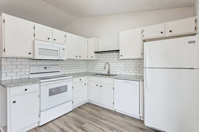 Building Photo - 4319 S Elizabeth Ave