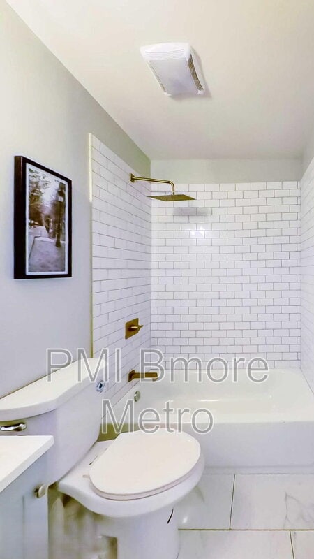 Building Photo - 2329 E Madison St