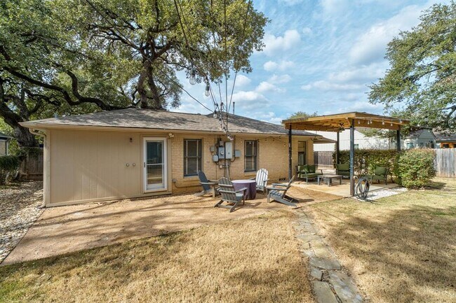 Building Photo - 2309 Forest Ave