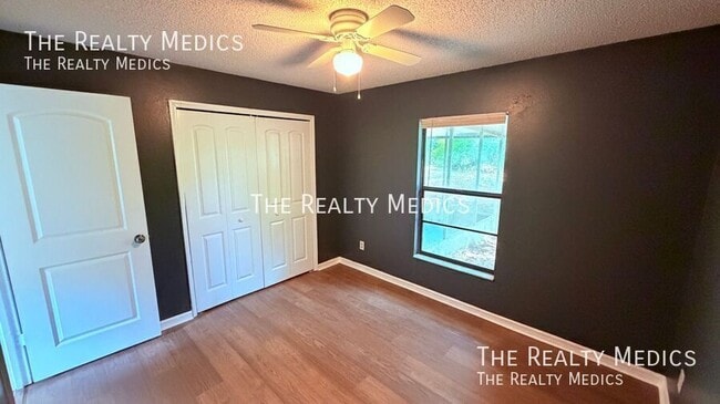 Building Photo - 104 E Osceola St