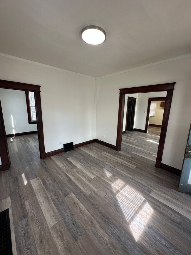 Building Photo - AJE1461