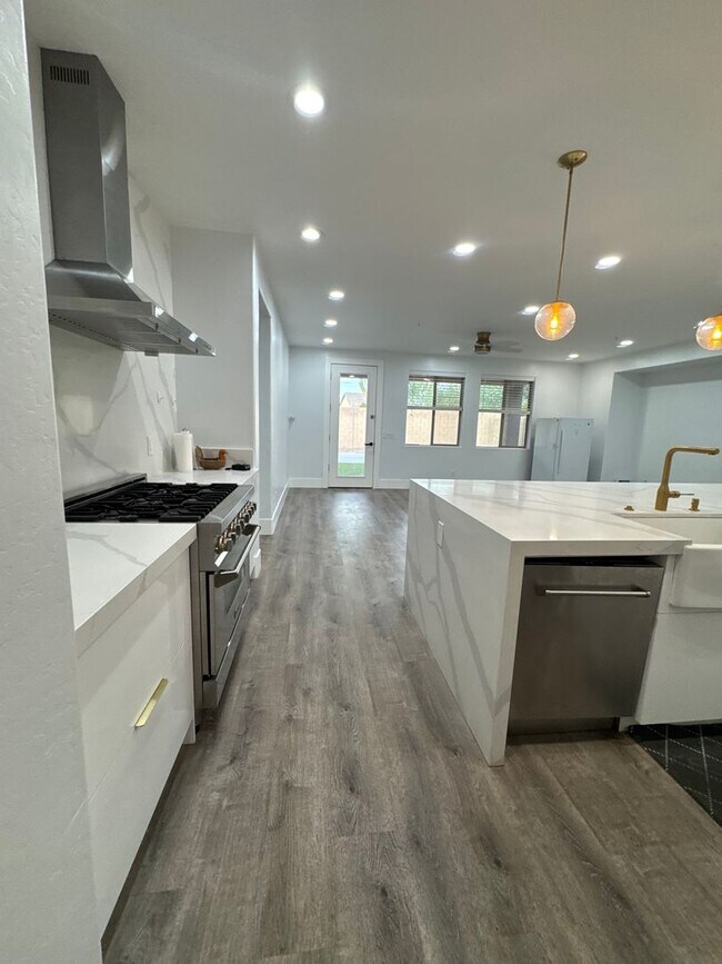 Building Photo - 29855 N 71st Dr