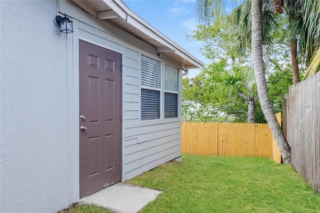 Building Photo - 7130 Chaucer Ln