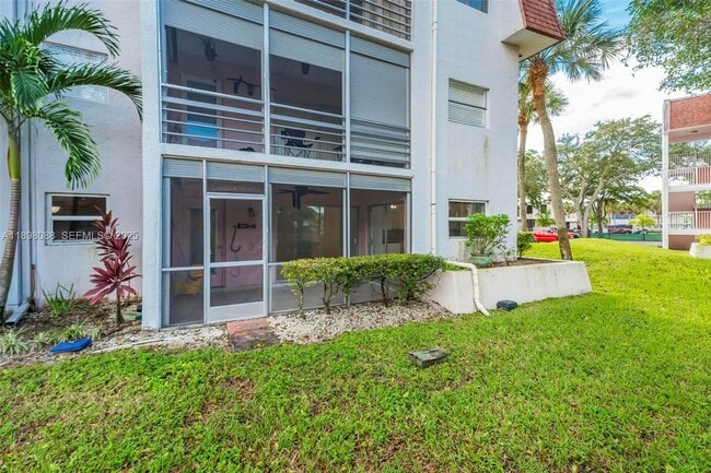 Building Photo - 8002 Lagos De Campo Blvd