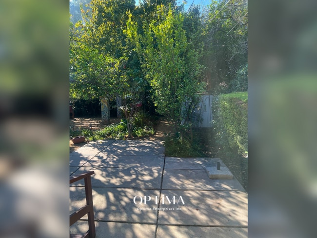 Building Photo - Beautiful Single-Family Home with Modern C...