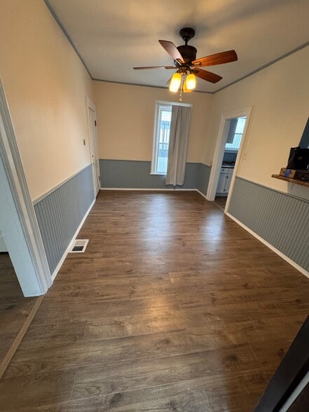 Dining Room - 709 E Centerway