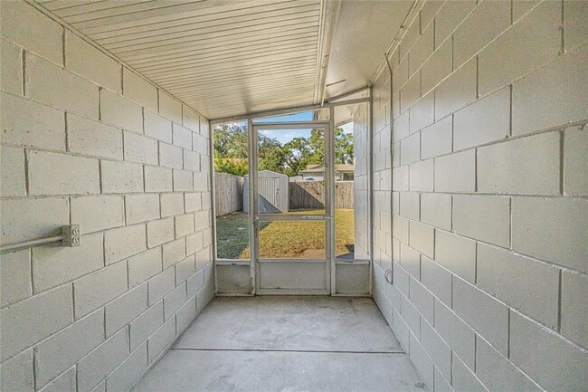 Building Photo - 2707 Lakewood Ln