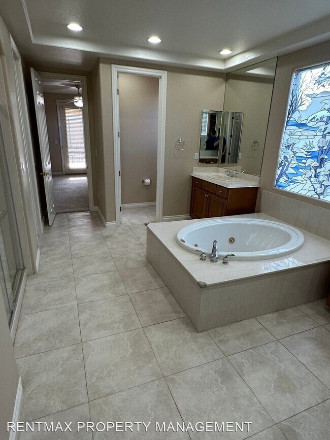 Building Photo - 4 br, 4.5 bath House - 2743 S MILLER LN