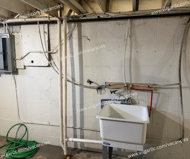 Building Photo - Spacious & well-appointed 3-Bedroom • 1-Bathroom Home