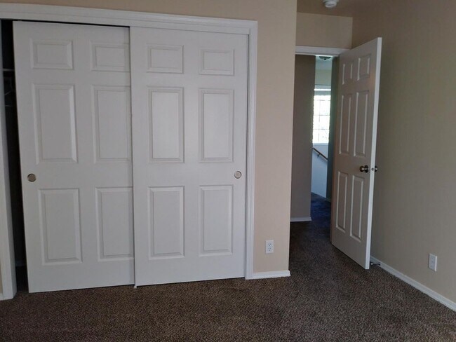 Building Photo - 2202 S Phillippi St