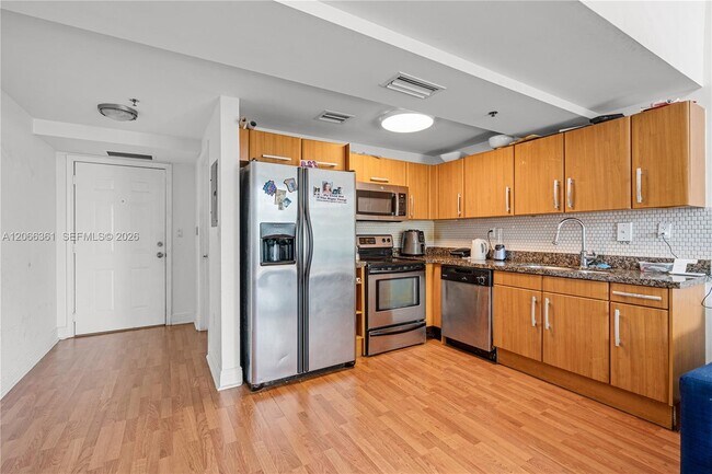 Building Photo - 6362 Collins Ave